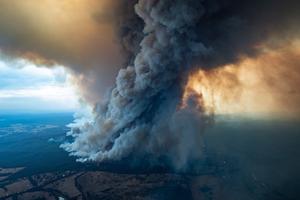 OD VATRENOG TORNADA NEMA SPASA: Novi problemi u Australiji koju guta vatra! Oblaci se vide iz svemira sve do Evrope