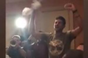 NOVAKA POGODIO ĐURĐEVDAN: Pogledajte kako Đoković slavi uz trubače usred Australije (VIDEO)
