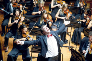GABRIJEL FELC OPET DIRIGUJE! Filharmonija svira Hajdna i Šostakoviča! Revolucionarni koncert na Kolarcu!