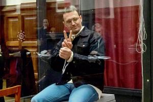 ŠPANCI IGORA SRBINA UPOREDILI SA HANIBALOM: Vaclavić svedoči iz staklenog boksa, pre suđenja napravio sebi štit od časopisa!