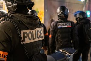 PUCNJAVA U DŽAMIJI U PARIZU: Muškarac sa kacigom na glavi ušao u dvorište i počeo da puca