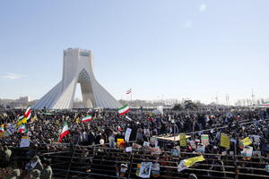 IRAN OBELEŽAVA 41. GODIŠNJICU ISLAMSKE REVOLUCIJE: Desetine hiljada ljudi izašlo na ulice, Rohani se obratio masi!