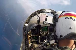 BIO JE NEKAD ZABRANJENI VIDEO! Ovako borbeni avion NATO pakta leti i sleće u bazu koja je na moru (VIDEO)