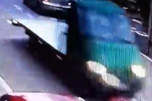 UŽASAVAJUĆI SNIMAK NESREĆE U PARAĆINU: Kamionom naleteo na dete, pa pobegao! Priveden munjevito (UZNEMIRUJUĆI VIDEO 18+)