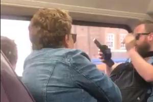 SVAĐA U VOZU U AUSTRALIJI: Žena kašljala blizu muškarca, on joj odmah prigovorio zbog zaraze! Krenula je prepirka VIDEO