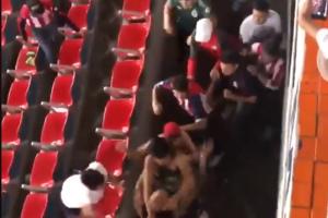 SEVALE PESNICE: Pogledajte brutalnu tuču na meksičkom derbiju (VIDEO)