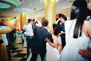 BLIŽI SE SEZONA SVADBI: Zavod za statistiku izračunao, odlazak jednog para na venčanje u proseku košta 422 evra