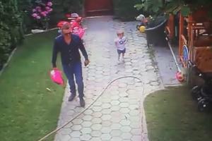 TATA HEROJ! Spasio svoju dvogodišnju ćerku od napada psa! Ni sekund nije razmišljao! (VIDEO)