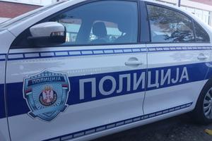 PAZARAC ŠVERCOVAO 4.000 PAKLICA: Policija mu cigarete našla u automobilu