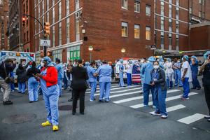 BORBA PROTIV KORONE U NJUJORKU: Gradonačelnik traži kabanice za zaštitu lekara od virusa, bolnicama nedostaje oprema