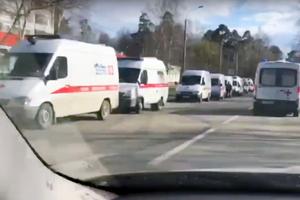 NEVIĐENE SCENE U MOSKVI: Beskrajni redovi kola Hitne pomoći ispred bolnica! (VIDEO)
