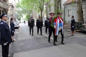 MINISTAR MUP POLOŽIO VENAC: U spomen na sve poginule pripadnike policije (FOTO)