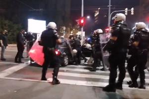 SASLUŠAN TAKSISTA KOJI JE HTEO DA POKOSI POLICAJCE: Zaleteo se u kordon, a Žandarmerija je OVAKO reagovala (KURIR TV)