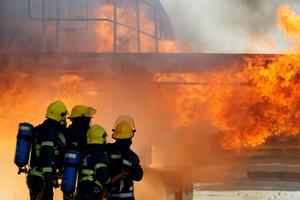 TRI GODINE NAKON TRAGEDIJE U FABRICI U BEOGRADU: Optuženi radnici i vatrogasac zbog požara u kom su nastradala 2 čoveka