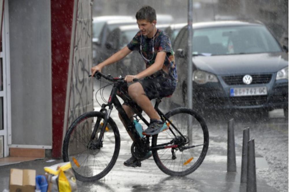 LETNJI PLJUSAK U BEOGRADU: Jaka kiša s grmljavinom sručila se na prestonicu, ulice pod vodom, otežan saobraćaj !(VIDEO)
