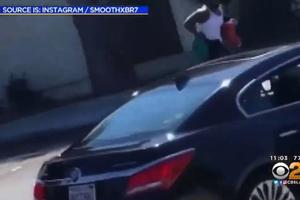NOVI MEĐURASNI INCIDENT U LOS ANĐELESU: Crnac udario policajca, on ga upucao sa 20 metaka dok je bežao! (VIDEO)