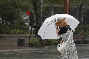 NEVREME NAPRAVILO HAOS U JAPANU: Zbog tajfuna evakuisano više od 100.000 domaćinstava, ima povređenih, otkazani letovi