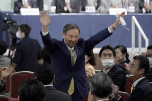 ŠINZO ABE DOBIO POLITIČKOG NASLEDNIKA: Suga (71) preuzima Abeovu stranku i krči put do fotelje premijera Japana!