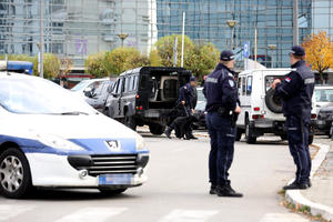 UHAPŠENO 8 POLICAJACA ZBOG ZLOUPOTREBE SLUŽBENOG POLOŽAJA Odavali tajne informacije osumnjičenima i tražili novac da ne pišu kazne