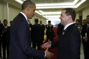 BIO JE OLIČENJE NOVE RUSIJE: Obama pominje Medvedeva u svojim memoarima, a ovako vidi njihov prvi susret 2009. godine (VIDEO)