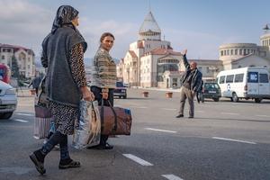 NIKO NIJE ZNAO DA ZAUVEK NAPUŠTA SVOJ DOM I ZEMLJU: Prekid vatre u Karabahu za jedne znači izbeglištvo, a za druge povratak kući