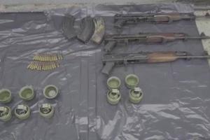 AKCIJA POLICIJA SRBIJE I SRPSKE: Pogledajte, zaplenjene automatske puške i bombe, palo hapšenje u Sremskoj Rači (VIDEO)