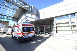 KORONA PRESEK U KCV I SREMSKOJ KAMENICI: Hospitalizovano 128, na respiratorima 7 pacijenata