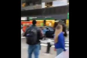 HOROR U NJUJORKU! Vozač automobilom uleteo u grupu demonstranata, ima povređenih! VIDEO