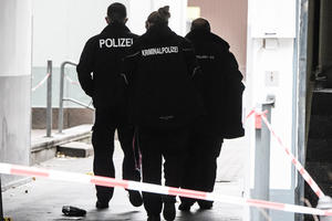 UŽAS! DVE DEVOJČICE IZBODENE NOŽEM U ŠKOLI: Napad se dogodio na igralištu, ispred osnovne škole u ​​Berlinu, manijak (39) uhapšen!