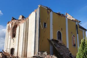 TEŠKO I U SISKU: Pod ruševinama crkve zarobljeno dvoje ljudi, bolnica potpuno nestala! (FOTO)