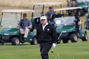 DONALD TRAMP U ŠKOTSKOJ: Bivši predsednik SAD obilazi svoje golf terene, a potom putuje u Irsku
