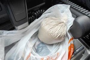 UHAPŠEN DILER NA PALILULI: Policija mu u automobilu pronašla više od 150 grama heroina