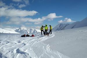 NI TRAGA OD NESTALIH PLANINARA U ITALIJI: Pretražuju oblast koju je zatrpala lavina kada su se četvorica alpinista vozila po snegu