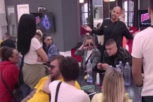 MIŠEL IZAZVAO TOTALNI KOLAPS! Pevač zaratio sa pola crnog stola, Tomović se obrušio na njega zbog odnosa sa dve Dragane! VIDEO