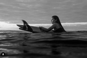NEZAPAMĆENA TRAGEDIJA U SALVADORU: Mladu surferku prilikom treninga UBIO GROM na plaži! Želela je na Olimpijske igre!