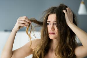 OBUZDAJTE NESTAŠNE LOKNE: Ispravite neposlušnu kosu na jednostavan način za samo par minuta!