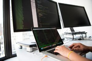 SOFTVERSKI INŽENJERING: Ovo je 5 glavnih razloga da se prekvalifikujete za posao softverskog developera