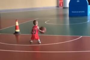 ČUDO OD DETETA Ima samo 3 GODINE, a već mu predviđaju NBA karijeru: Mališan raspametio svet svojim košarkaškim veštinama! VIDEO