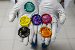 SEKS JE PONOVO U MODI: Sa otvaranjima i popuštanjem mera, skočila prodaja kondoma u SAD, ali postoji jedan problem...