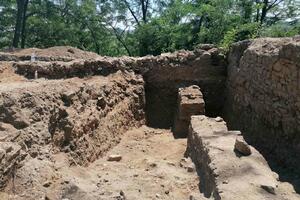 NOVO OTKRIĆE ARHEOLOGA NA JUGU SRBIJE: Istražena drevna nekropola, a stručnjake najviše iznenadio nalaz iz DEČIJEG GROBA