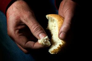 RAT U UKRAJINI IZAZVAO PRAVU PANIKU U EVROPI: Od nestašice paste u Italiji preko hleba od 8 evra do nestašica tableta joda
