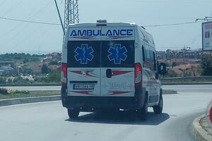 4 BUGARSKA DRŽAVLJANINA POVREĐENA KOD ALEKSINCA: Auto sleteo sa puta i udario u zaštitnu ogradu, hitno prebačeni u bolnicu