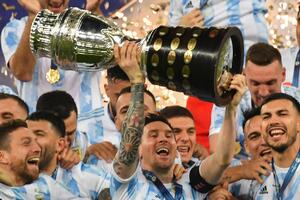 MESI KONAČNO SKINUO PROKLETSTVO: Argentina je šampion Južne Amerike! Leo posle 16 godina PATNJE podigao trofej! VIDEO