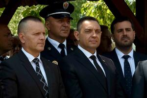 ZAŠTO JE NASER ORIĆ SLOBODAN: Ministar Vulin otvoreno u Zalazju pred spomenicima srpskim žrtava upitao