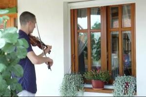 ROMANTIKA SE VRATILA U ČAČAK! Šesnaestogodišnjak Andrej svira serenade pod prozorima, zvucima svoje violine razgaljuje srca!