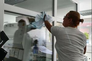 KANCELARIJA ZA KIM: Organizovana akcija čišćenja zdravstvenih ustanova na Kosovu (FOTO)