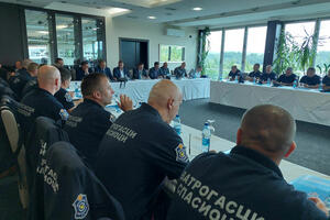 PRIZNANJE GRADU KRUŠEVCU ZA USPEŠAN RAD: Održan godišnji sastanak komandanata vatrogasno-spasilačkih jedinica u Srbiji