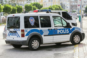 PREDSTAVLJAO SE KALO LEKAR I UZIMAO PARE I MOBLINE ZA ŽRTVE ZEMLJOTRESA: Turska policija uhapsila prevaranta iz Istanbula