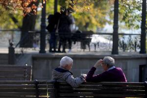 STIŽE PRVO POVEĆANJE PENZIJA: Evo koliku povišicu može da očekuje najveći broj penzionera! Jedna grupa dobija i do 50 evra