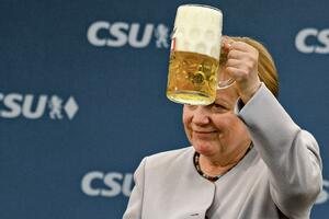 KOGA NEMA BEZ NJEGA SE MOŽE, ZA NJU NE VAŽI: Angela Merkel otišla u penziju ali je i dalje najomiljenija nemačka političarka